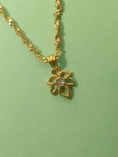 "Elegant Floral Pendant Gold Chain Necklace"